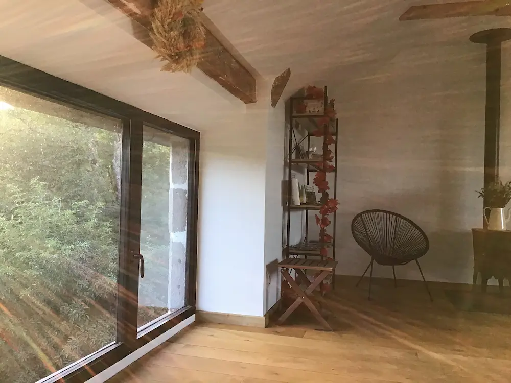 Pièce à vivre de la grange de l'abille maison d'hôtes à Marchastel