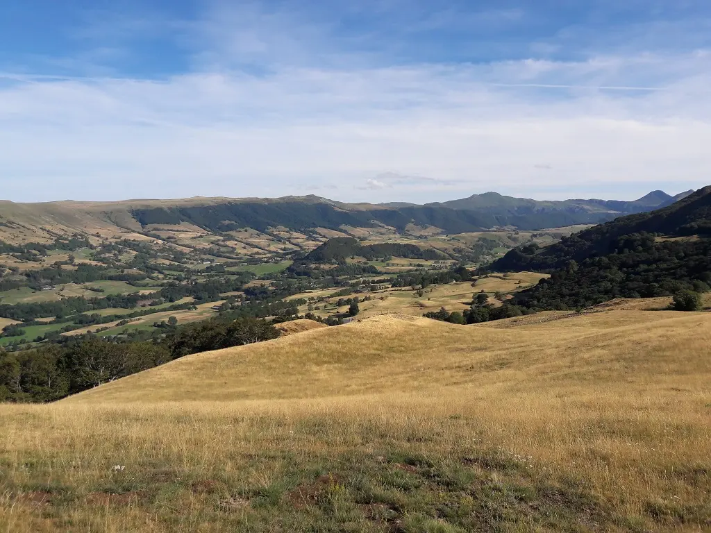 Vue depuis la font sainte dans le cantal