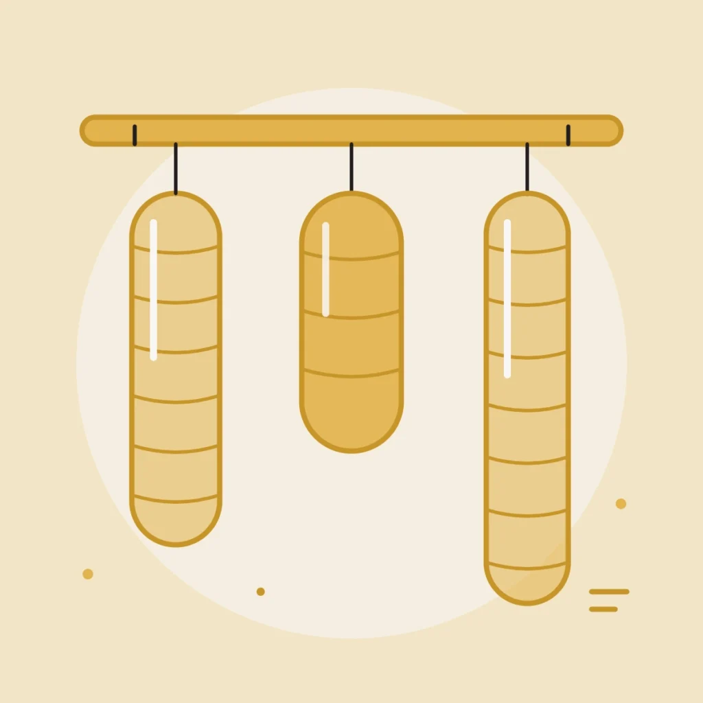 Illustration : des saucissons secs suspendus à une barre de séchage