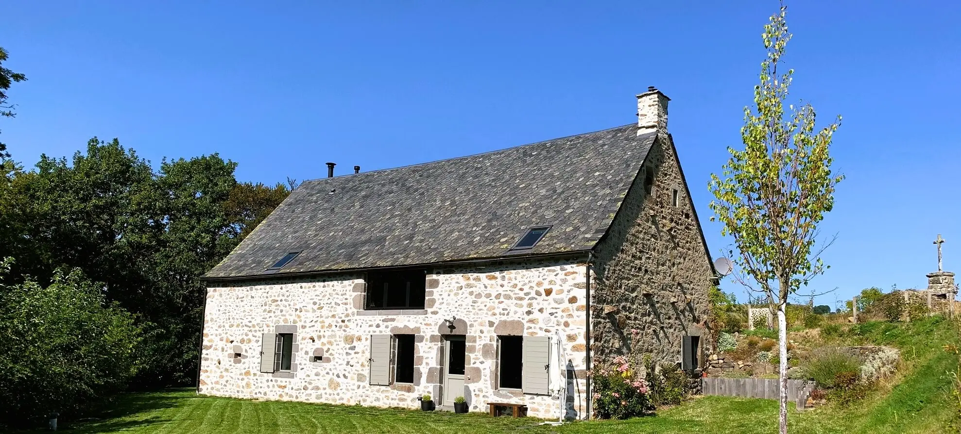 La Grange de L'Abille, a stone house in the Cantal, seen from the front
